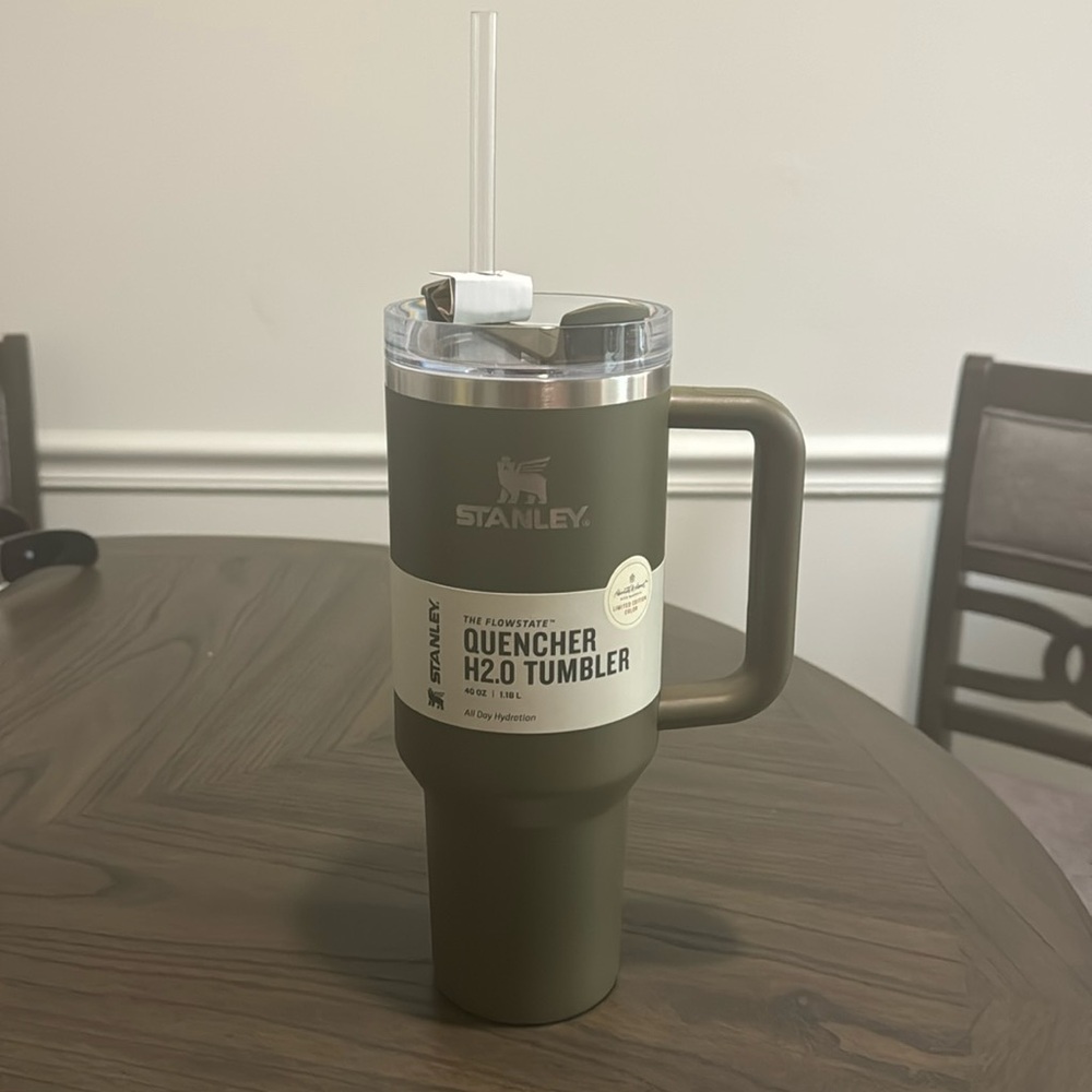 Stanley: The Flowstate Quencher H2.0 Tumbler
